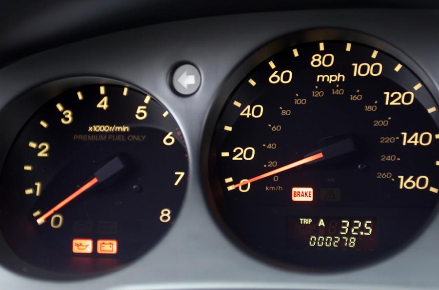 Панель приборов Acura RL 3.5 2002 года  (фото 7 из 19)